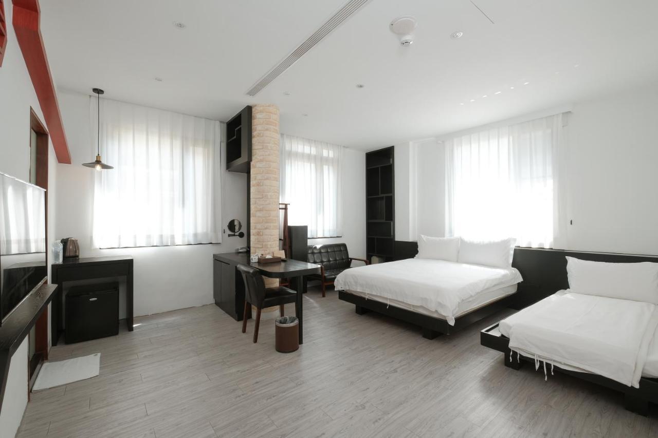 Journey Hostel Тайнань Экстерьер фото
