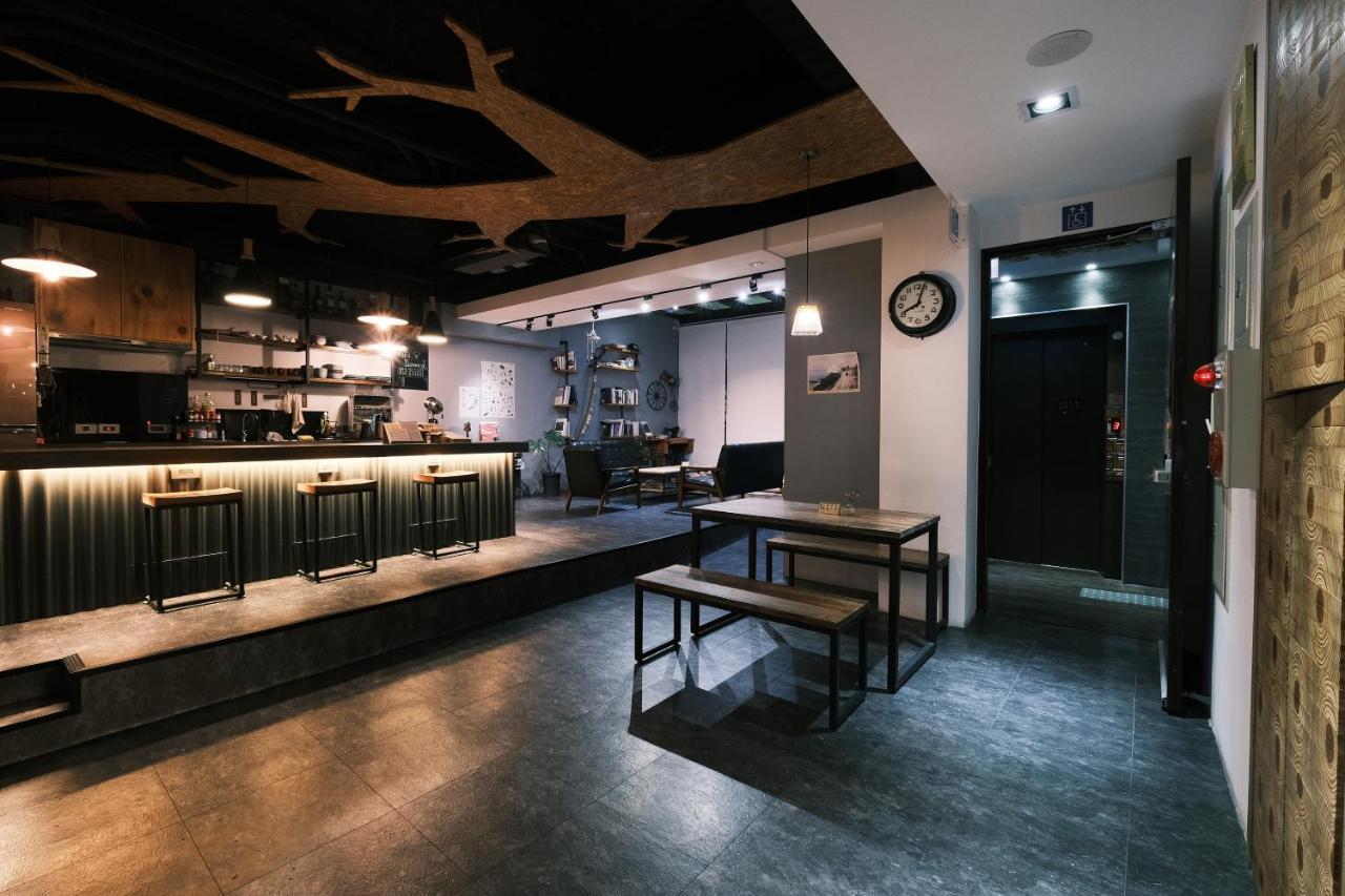 Journey Hostel Тайнань Экстерьер фото