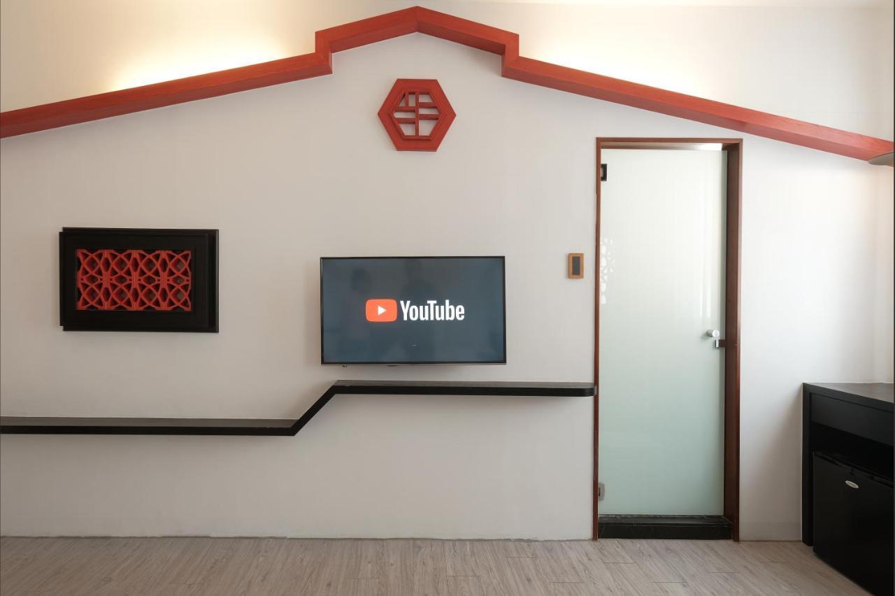 Journey Hostel Тайнань Экстерьер фото
